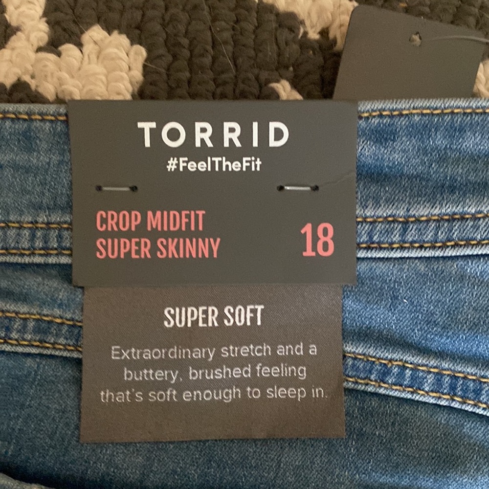 Torrid 18W crop jeans - Picture 3 of 5
